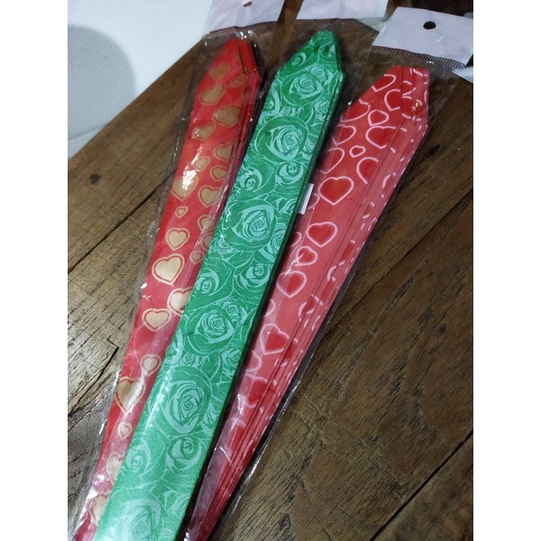 

Pita tarik besar kurleb 45 cm aneka warna per pack isi 10 lembar