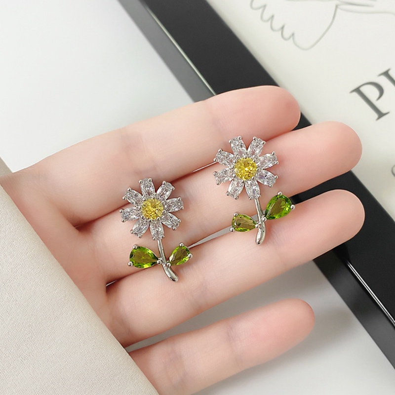 Anting Tusuk Desain Ranting Bunga Hias Zircon Gaya Korea / Simple Berkilau Untuk Wanita