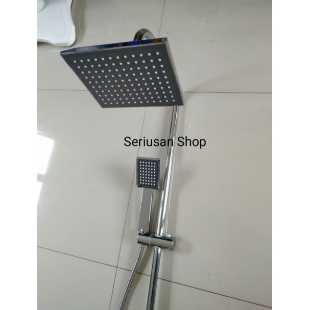 Shower Tiang Panas dingin. Tiang shower panas dingin.  Shower kplom
