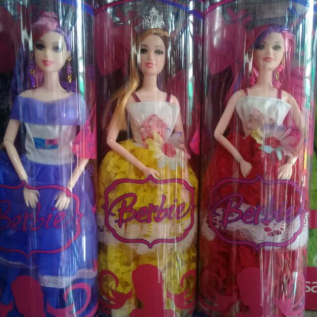 Koleksi Busana Pesta dengan Bonekanya