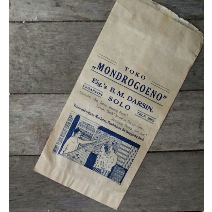 Bungkus batik jadul antik Toko MONDROGOENO - BM DARSIN Pasar Pon Solo dicetak NIMEF