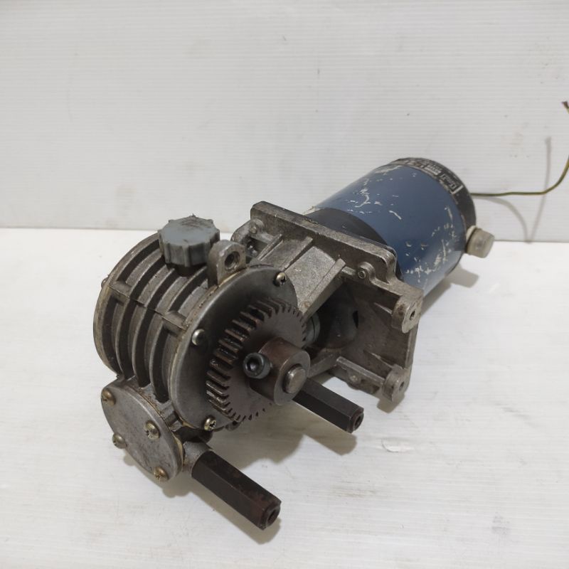 Dinamo motor gearbox dc 220V 50W 80rpm high torqui