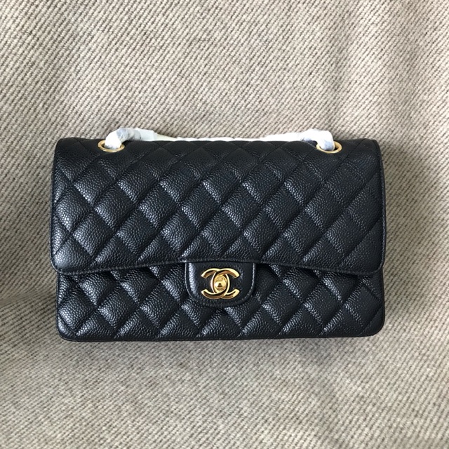 CHANEL classic flap medium caviar
