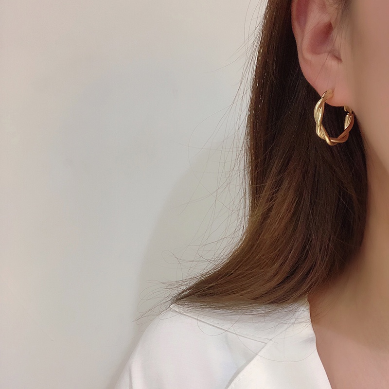 Anting Tusuk Model Twist Bahan Metal Untuk Wanita