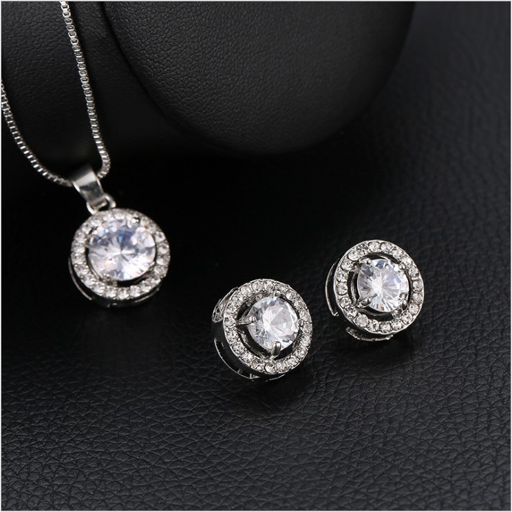 Kalung Necklace Women Busana Mulia Klasik Anting-anting Berlian Bulat Setelan Jas