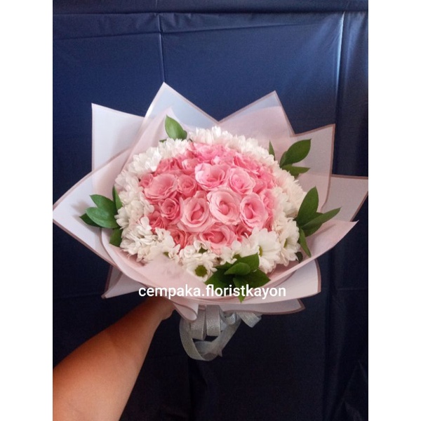 Buket mawar asli / buket bunga murah surabaya