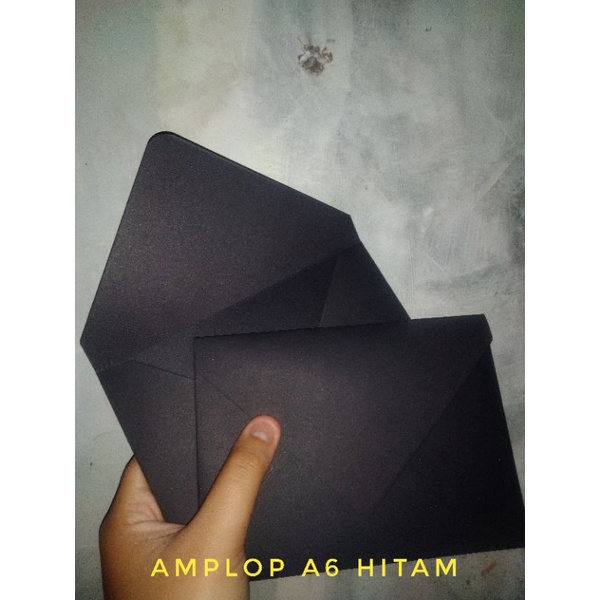 

Amplop A6 hitam tebal