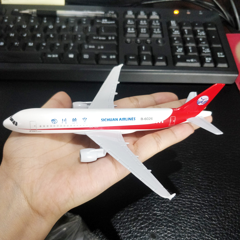 Miniatur Diecast Pesawat Terbang Sichuan Airbus A320 Bahan Metal Ukuran 16cm 20cm