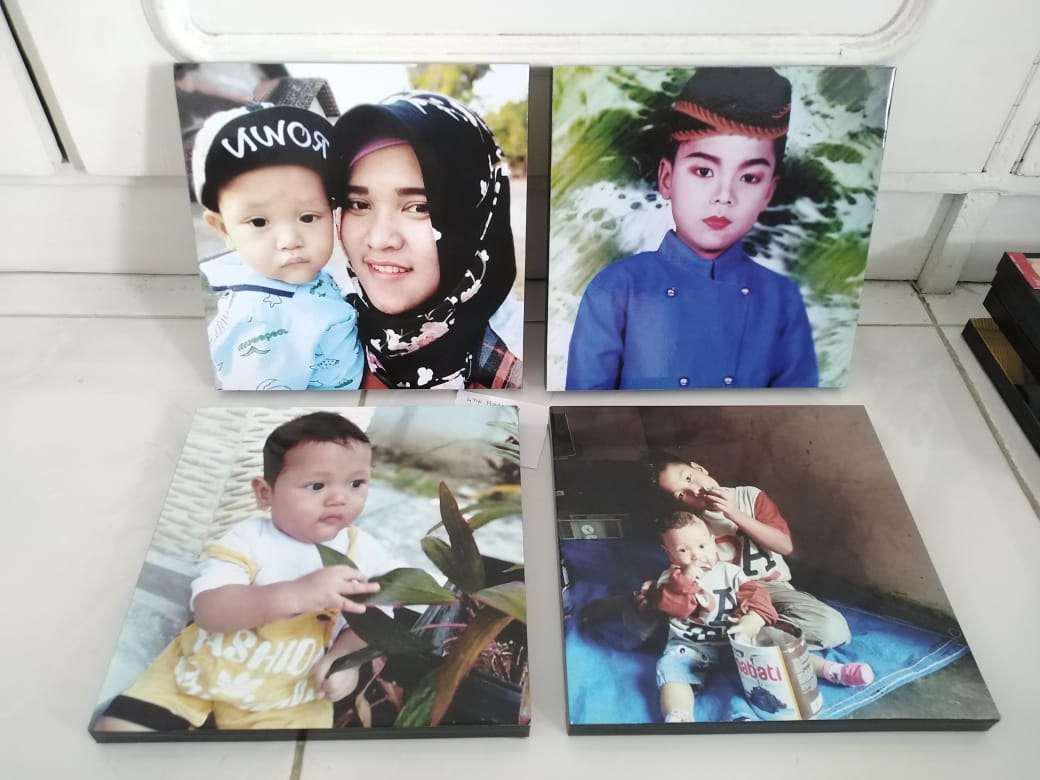 Cetak Foto (custom) 23x23 4pcs Plus Frame Wall Decor Hiasan Dinding Dekorasi Kamar  Kayu Murah