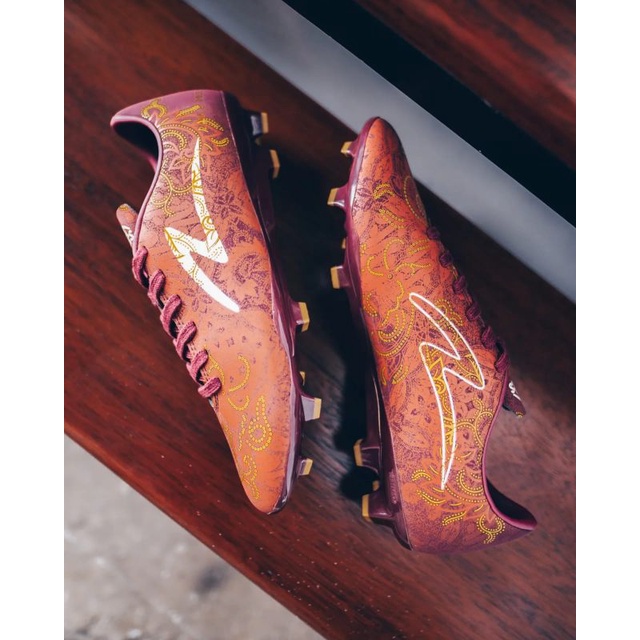 Sepatu Bola Specs LS Etnis FG Senopati