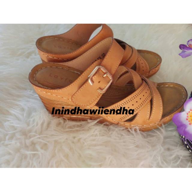 Sandal wanita branded