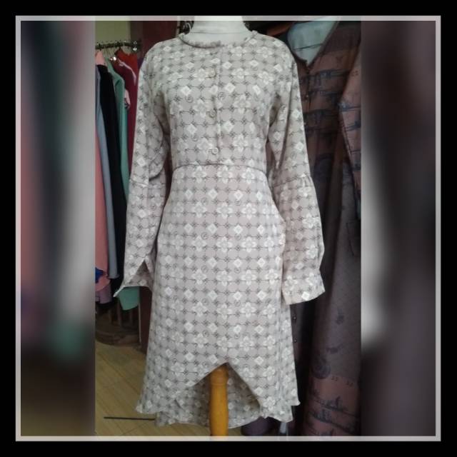 Tunik blouse Ria Miranda Daro look a like