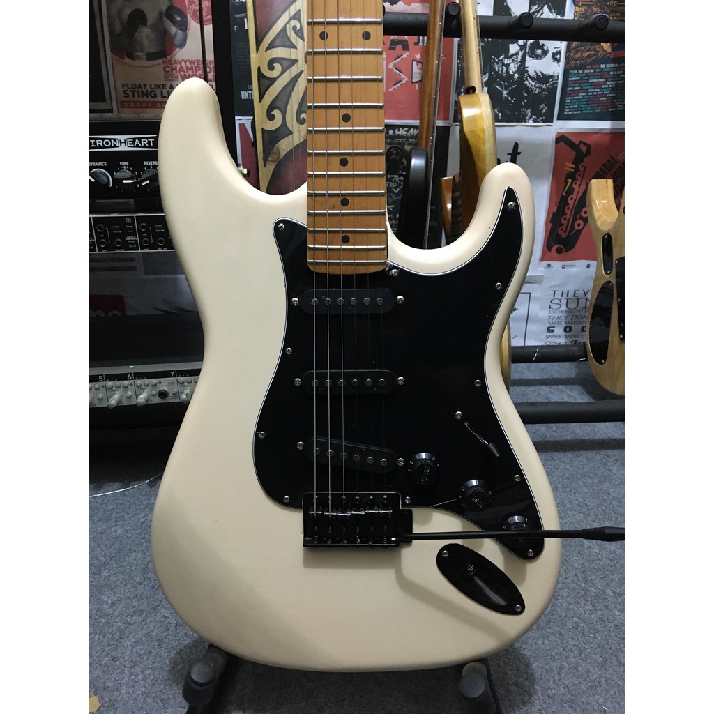 Gitar Elektrik Fender Stratocaster - CREAM