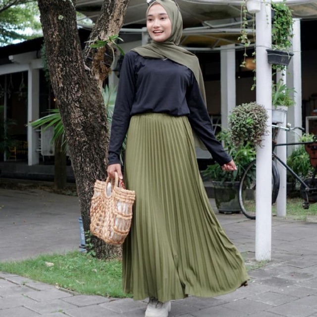 Ootd Rok Plisket Non Hijab : 20+ Trend Terbaru Ootd Rok Plisket Hitam ...