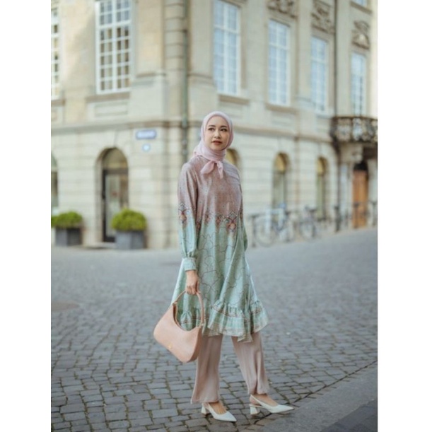 Gauri Tunik Heaven lights