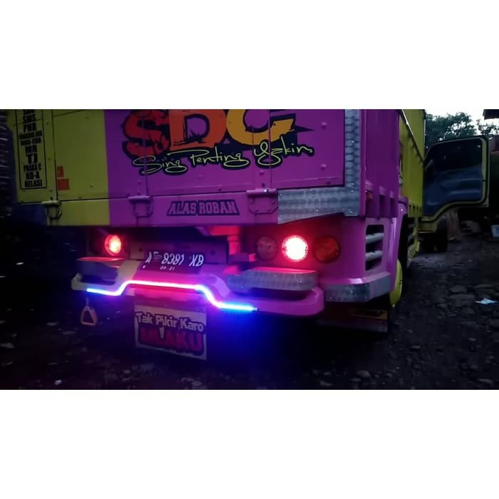 LED Strip Lampu Mobil Bagasi Belakang Sein Stop Rem Tail Light RGB 24V