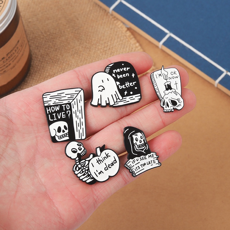 Bros Pin Enamel Bentuk Tengkorak Halloween 5 Gaya Goth Punk Untuk Aksesoris Tas Ransel