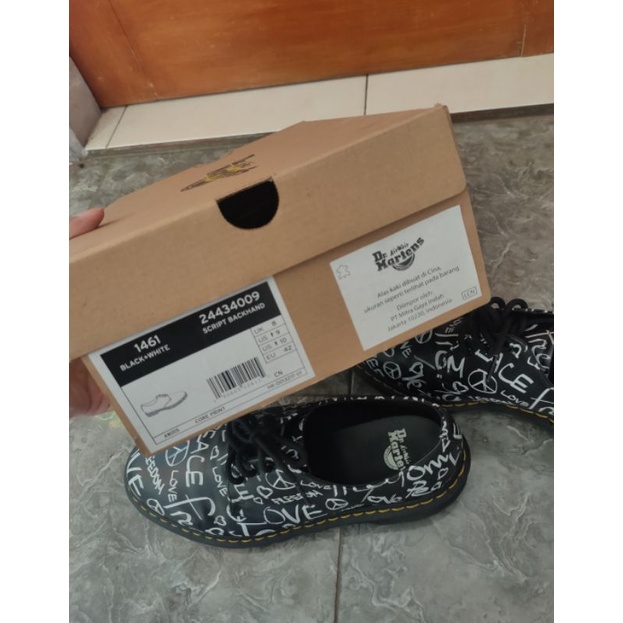 Dr. Martens 1461 Script