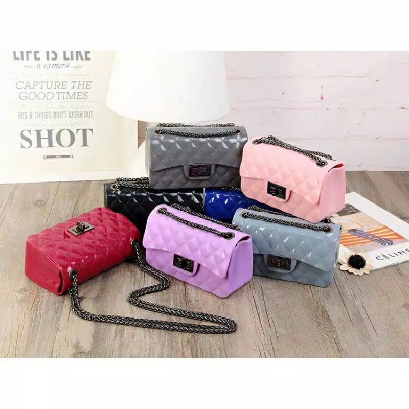 Tas Jelly Glossy 18cm Rantai Hitam  / Tas Selempang Jelly Uk 18