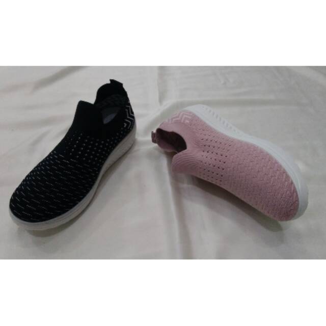 Sepatu wanita Iora RB 797 hitam/merah muda