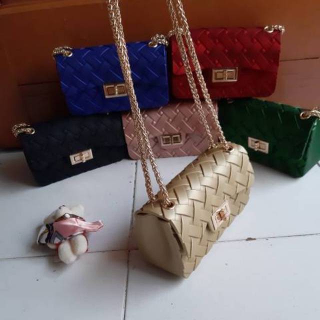 Channell anyam webee tikar polos uk 18 jelly matte tas import wanita selempang classic