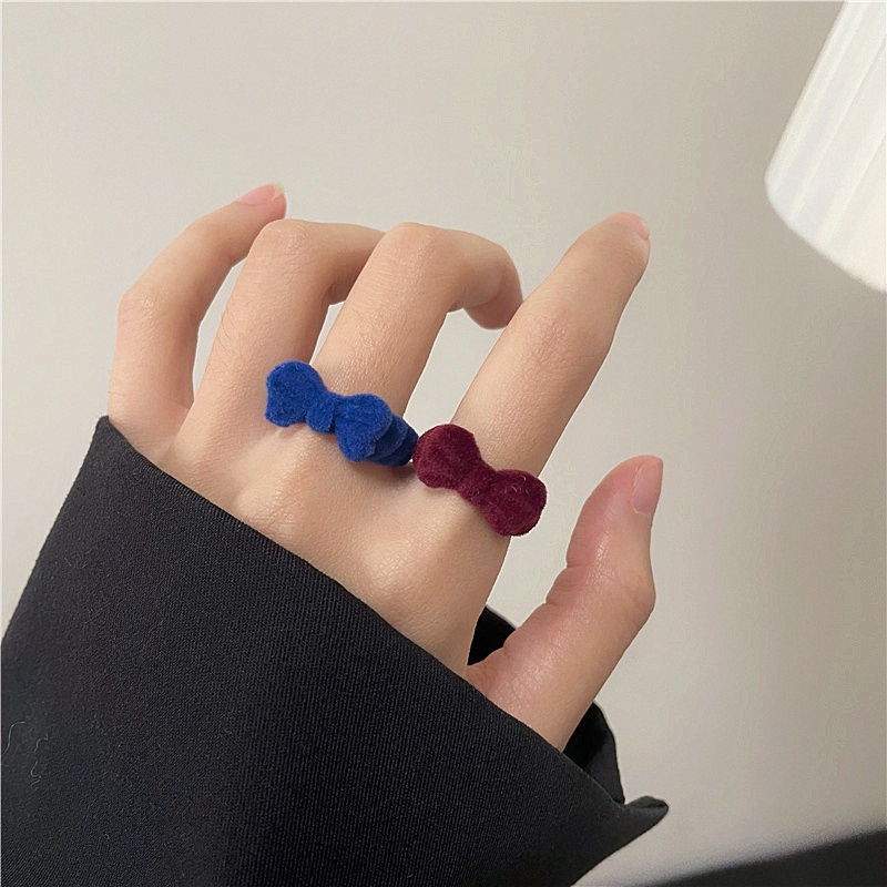 Cincin Model Terbuka Bahan Velvet Warna Hitam Merah Biru Gaya Vintage Untuk Wanita