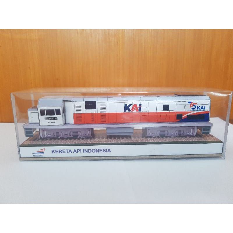 Miniatur papercraft Kereta api kertas CC201