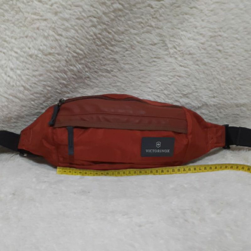 Tas Pinggang Second / Preloved / VICTORINOX Waist Bag Merah / Bekas.