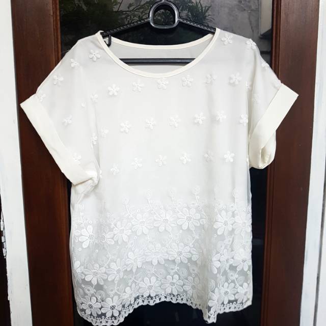 blus / blouse putih bordir bunga