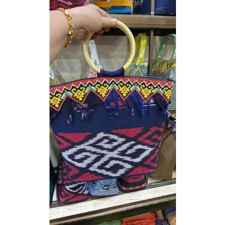 tas tenun, tas tenteng, tas jinjing, tas kain tenun, tas etnik, tas tenun etnik, tas kalimantan, tas