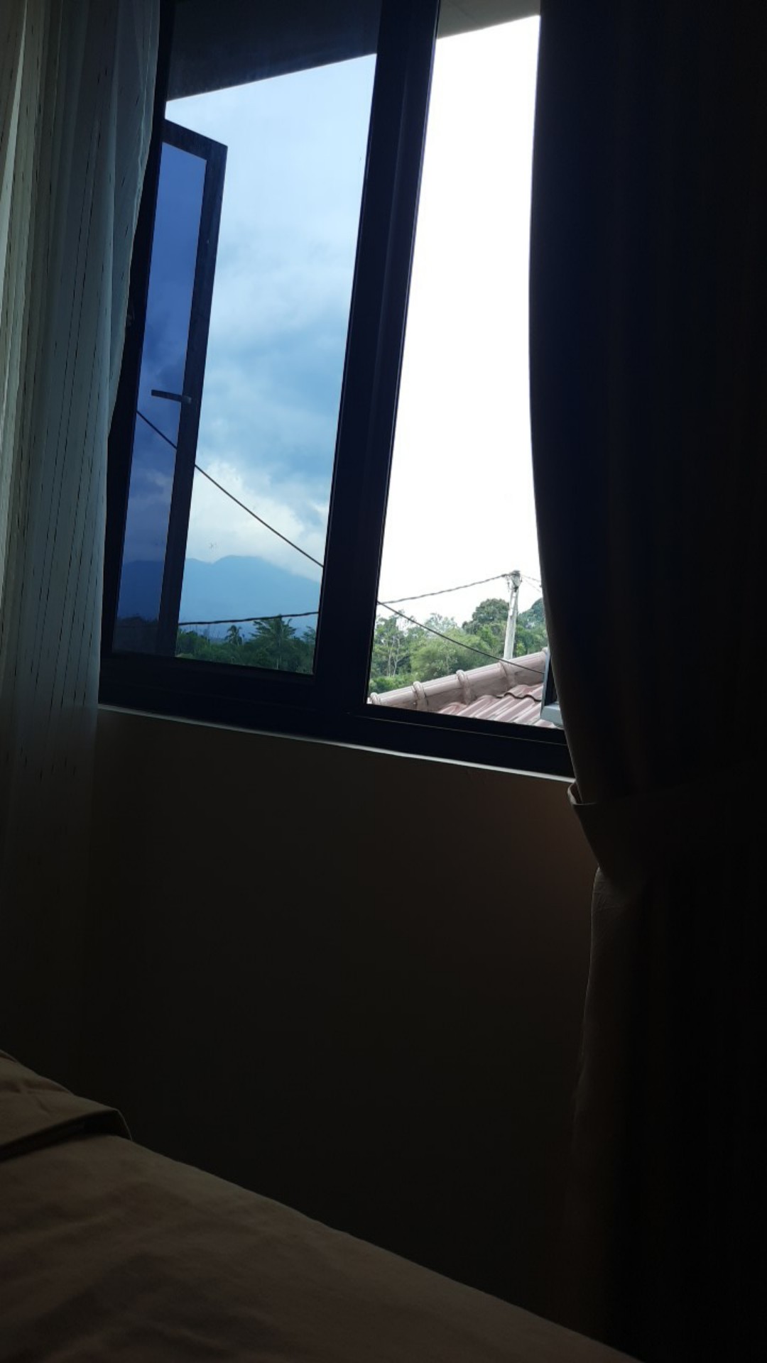 Stand Hanger Single Serbaguna Dengan 4 Roda