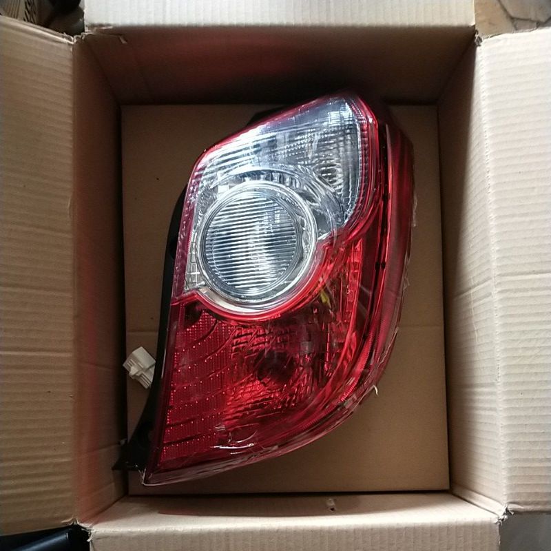 lampu stop agya kanan