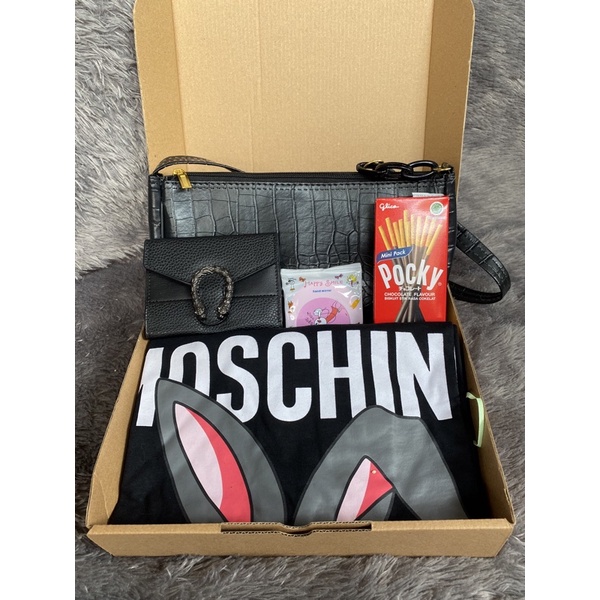 

GIFTBOX WISUDA MURAH GIFTBOX VALENTINE/KADO VALENTINE/HADIAH ANNIVERSARY/KADO ULANG TAHUN/GIFTBOX WISUDA/GIFTBOX SURPRISE