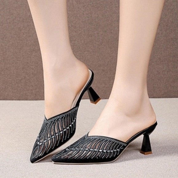Qwertyzone Kinara Heels 7cm Anti Slip Cream/Black || Qwertyzone Kinara Heels 7cm Premium Quality