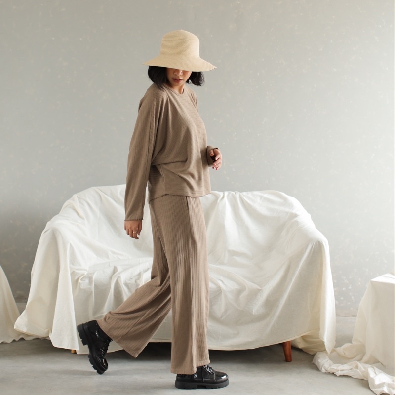 MAGNOLIA COTTON KNIT (ONESET) - by Yellowfacy-Peanut