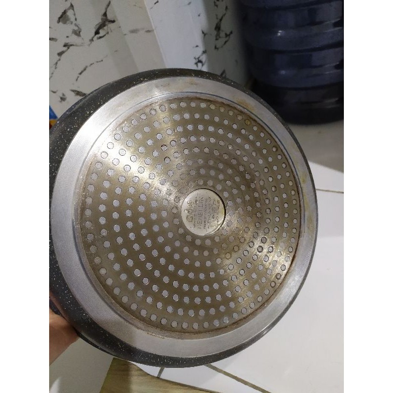 debellin frypan abu diameter 28 anti lengket preloved