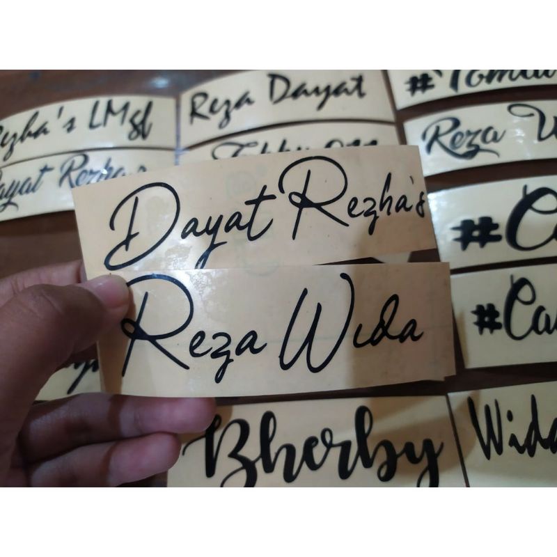 

(TANPA MINIMAL ORDER ) STIKER CUTTING NAMA CUSTOM/STIKER TIMBUL ANTI AIR