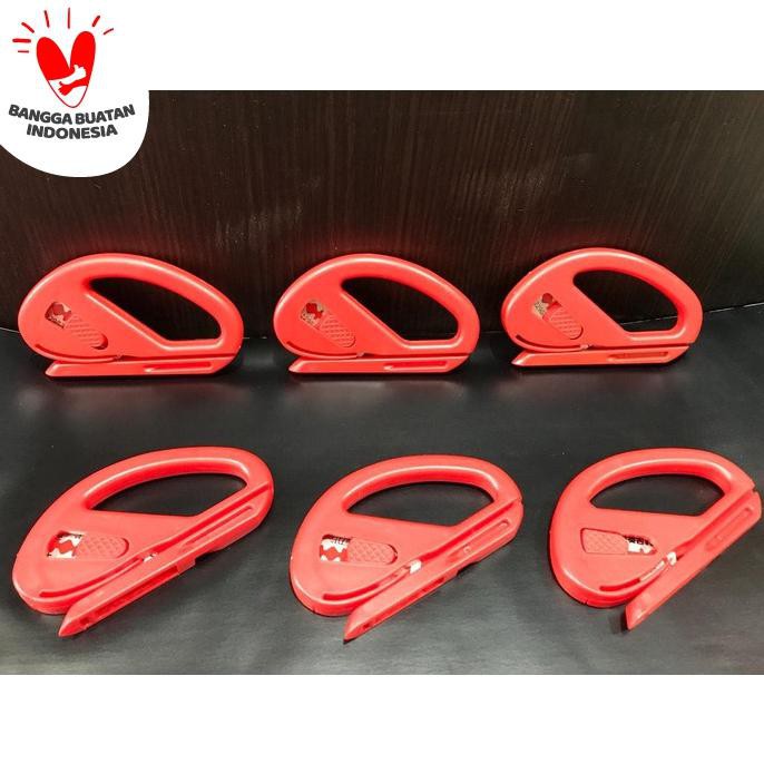 

Cutter with grip holder