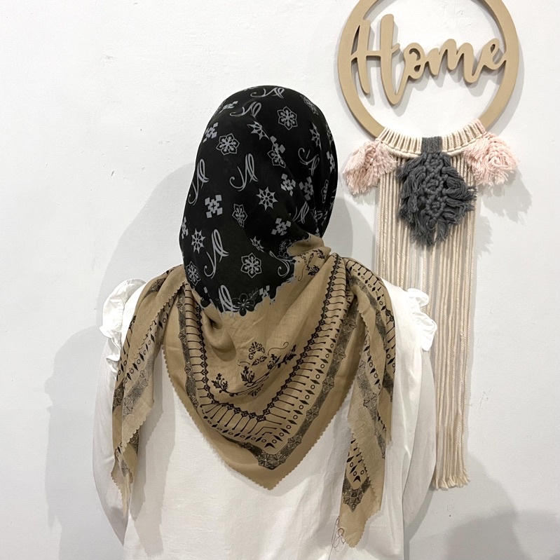 HIJAB SEGIEMPAT VOAL MOTIF MONOCROME KEYS HIJAB KH001