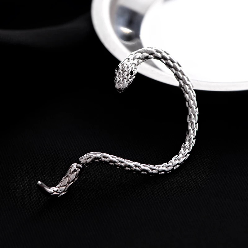 Anting Stud Bentuk Ular Bahan Logam Warna Silver Gaya Vintage Punk Untuk Wanita