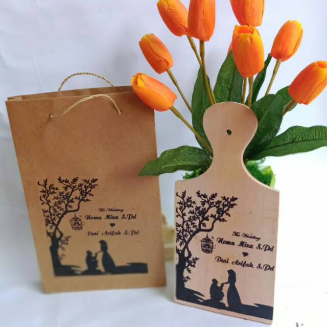

SOVENIR KAYU TELENAN PLUS PAPERBAG 10X20 DESAIN SUKA