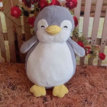 boneka miniso pinguin