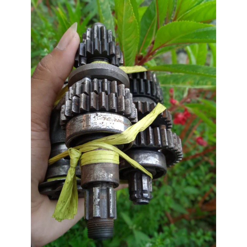 gigi rasio gigi gir gigi mesin gearbox gigi persening  honda win 100 set botolan original copotan mo