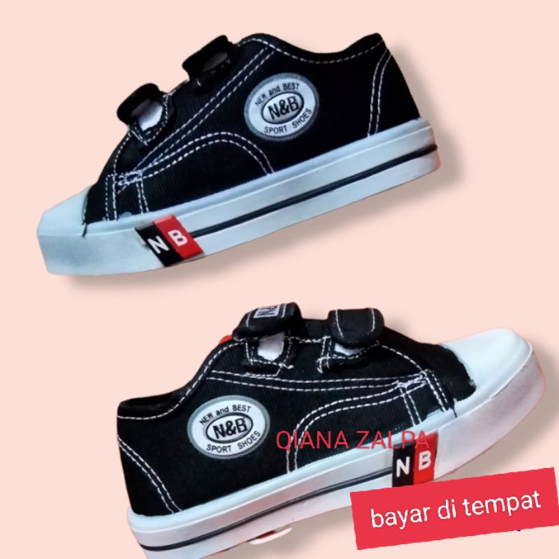 sepatu prepet terlaris warna hitam putih. ukuran 28-35