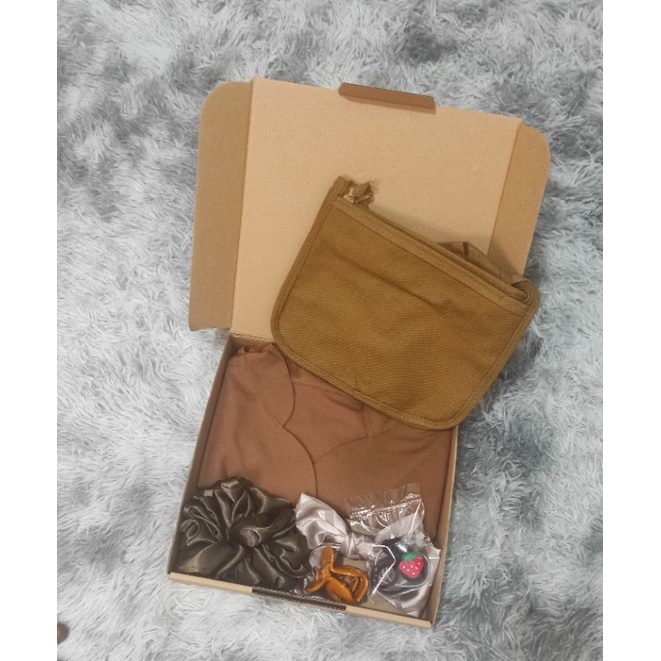 

GIFTBOX / HAMPERS BOX / BIRTHDAY BOX (untuk cewe/ ur gf / family / friends)
