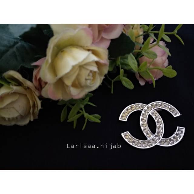 Bros dagu bahu juntai ring chanel guci bunga hijab kerudung