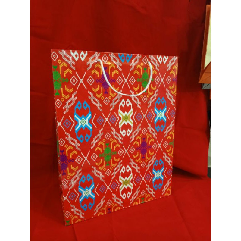 

paper bag jumbo batik glosy isi 12 pcs terlaris dan termurah