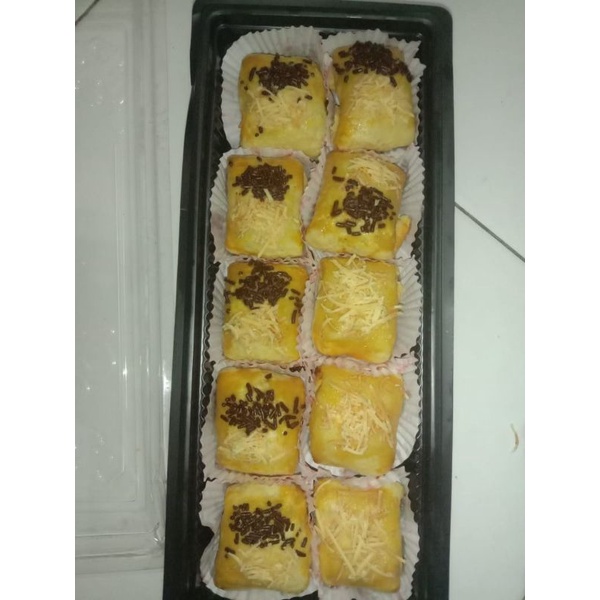 

Bolen pisang coklat keju