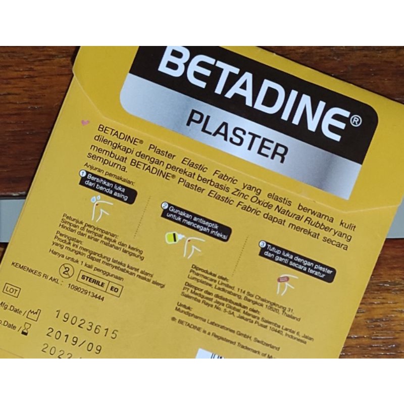 Betadine Plaster Isi 5 Pcs / Plester Luka / Plester Elastis / Tidak Melekat / Elastic Fabric / 19 MM X 57 MM