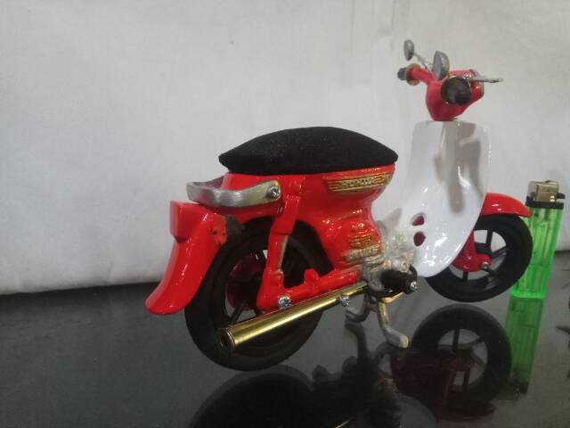 Miniatur Logam Honda C70 antik